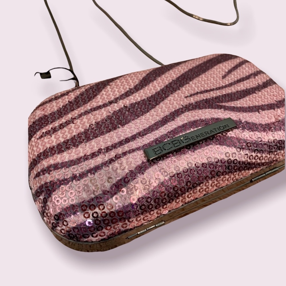 BCBG GENERATION SEQUIN CLUTCH PURSE 💗✨